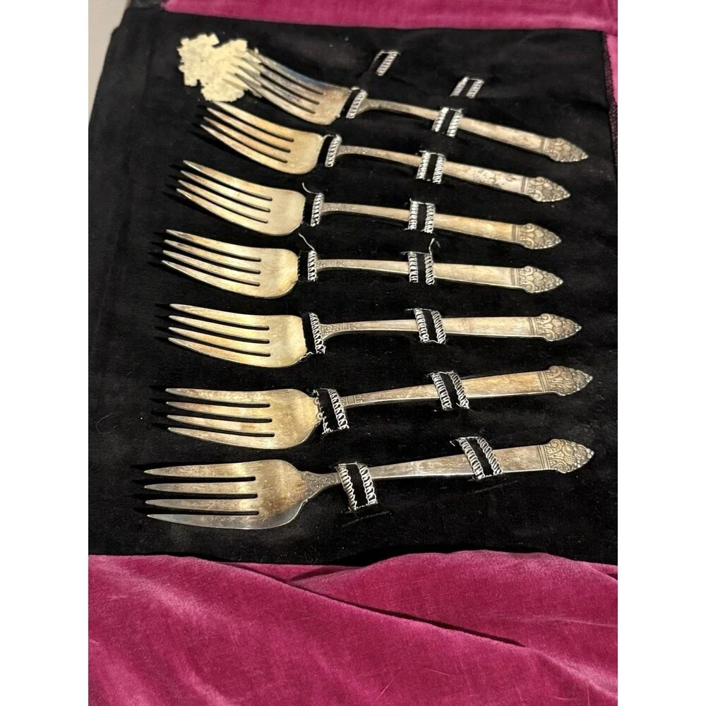 Oneida Community‎ The Finest Silver Plate Flatware Set ~ Floral Pattern ~ 27 Pc